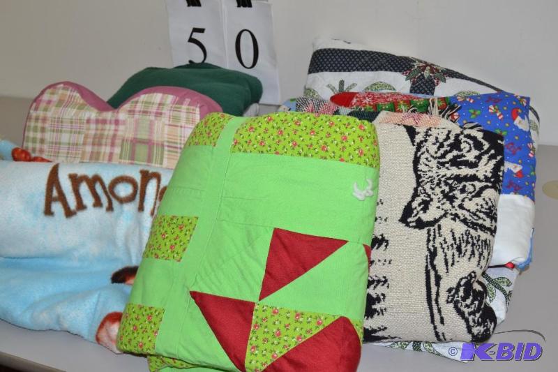 lot 50 image: Comforter, bedding, quilts and throws