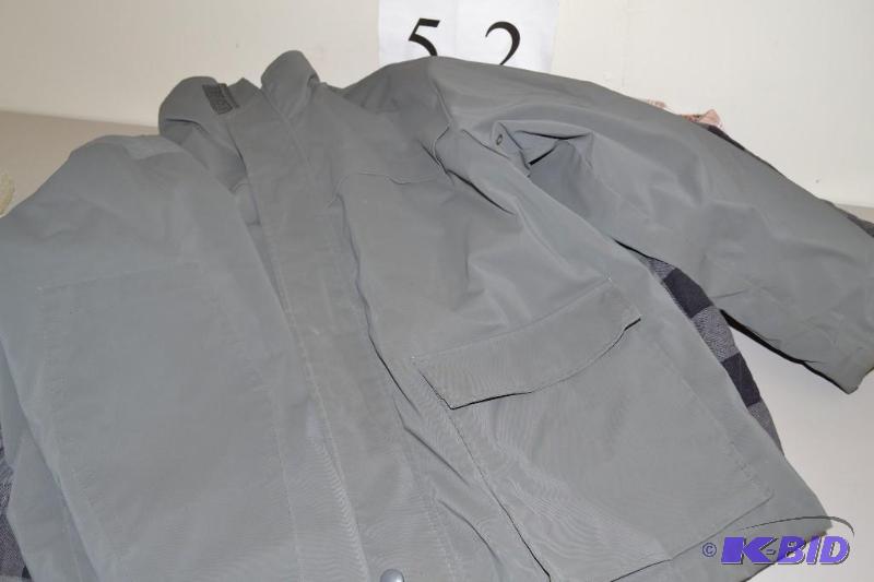 lot 52 image: Coats & jackets and scarves