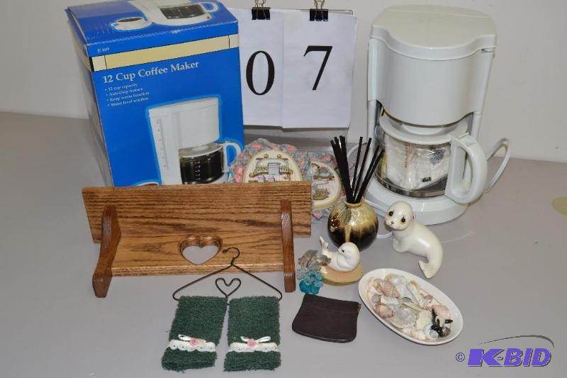 lot 7 image: Coffee Maker and home decor