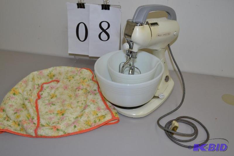 lot 8 image: Vintage Hamilton Beach mixer