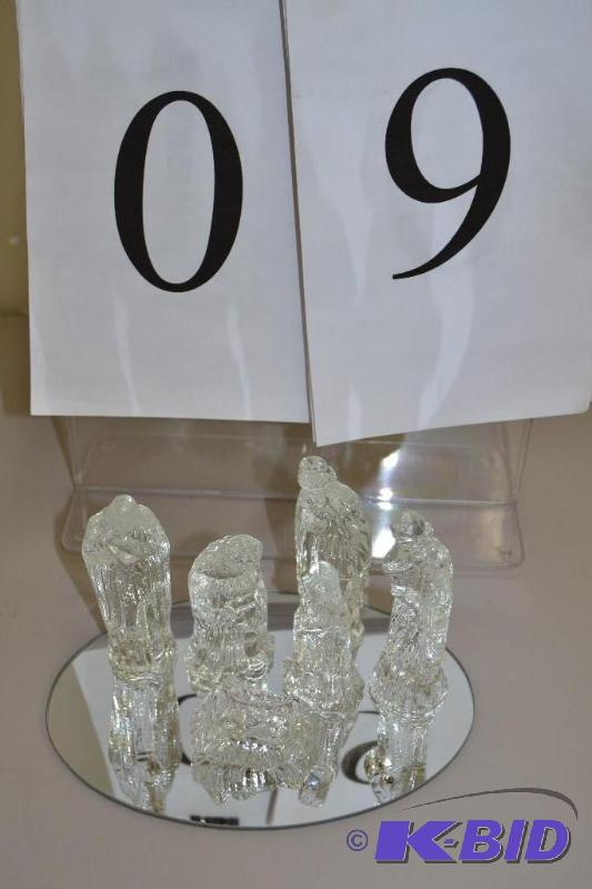 lot 9 image: Crystal nativity scene