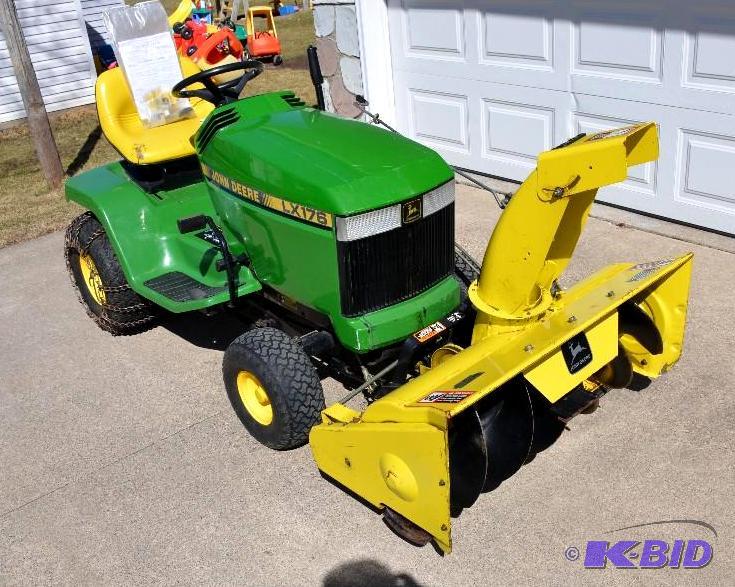 JOHN DEERE LX176 TRACTOR with 38