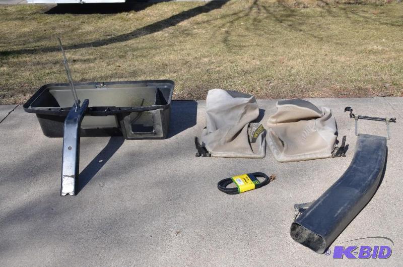 lot 3 image: JOHN DEERE POWER FLOW&nbsp2 bag Leaf & g...