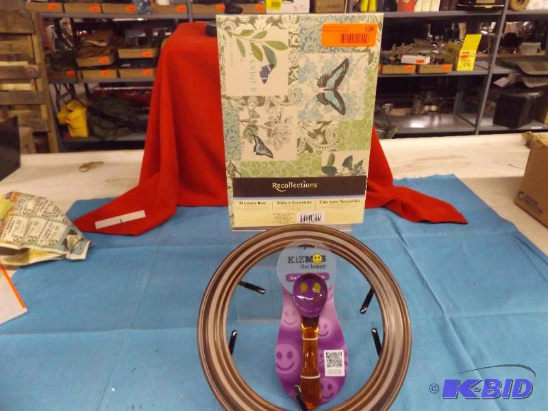 Round picture frame, no glass. Memory Box, Sa...
