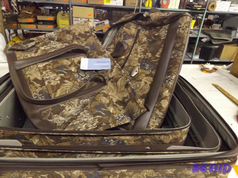 American Garden luggage set...