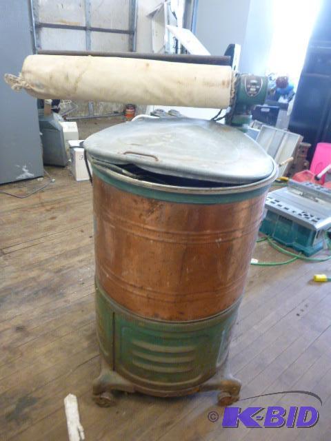 Vintage Mothers Pal Washer with Ironer Model...