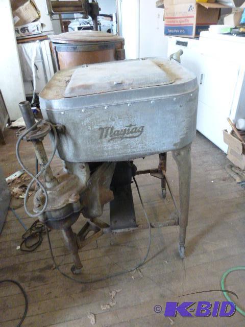 Vintage Maytag&nbspWasher with Ringer...