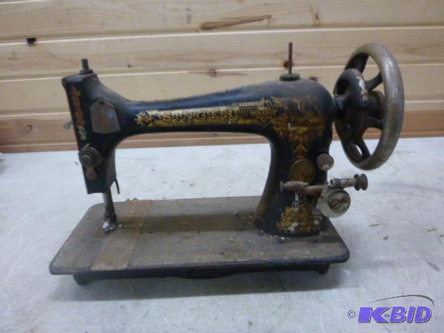 Vintage Singer Sewing Machine...