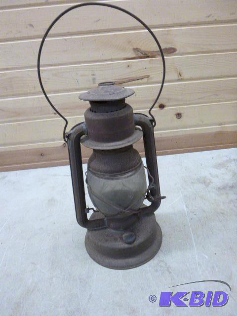 Vintage Oil Lamp 15&quot high....