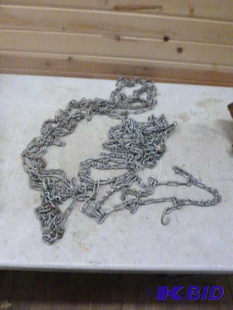 2 Tire Chains Size unknown....