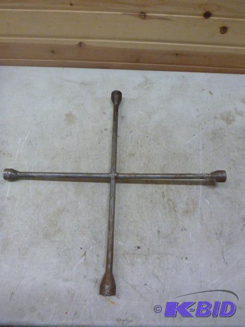 22&quot 4-Way Lug Wrench...