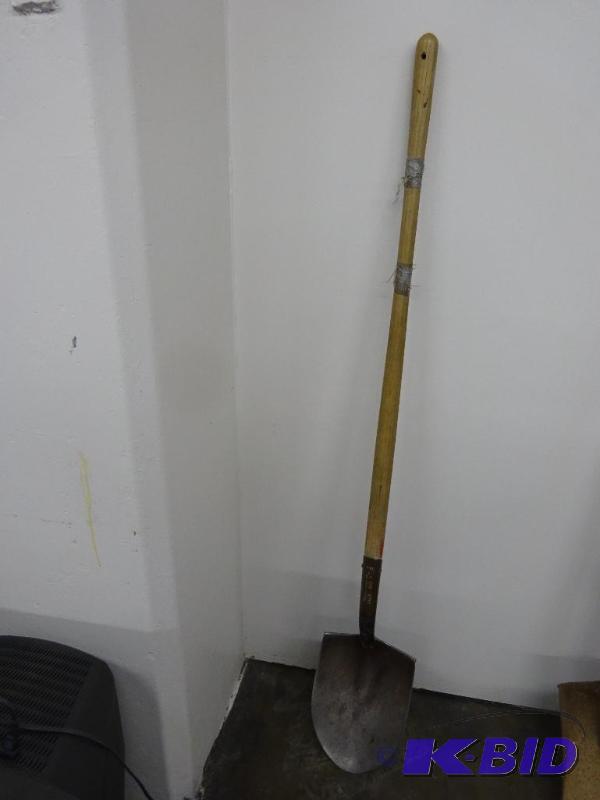 Union Fork & Hole Razor back spade shovel
