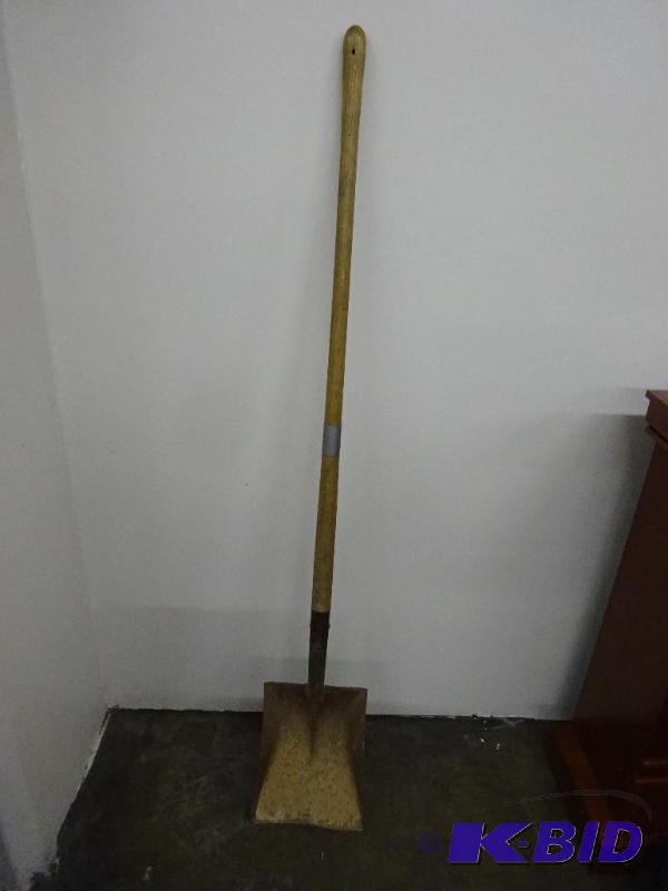 Flat Blade Shovel