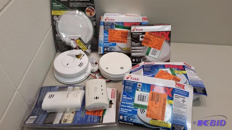 9 Piece lot - Smoke  Carbon Monoxide  Photoelectric Smoke detectors