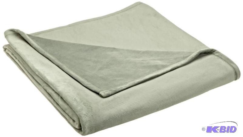 lot 73 image: Vellux Plush Blanket, FullQueen, Sage
