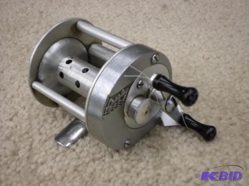 lot 1 image: Langley Lakecast 350 Reel...