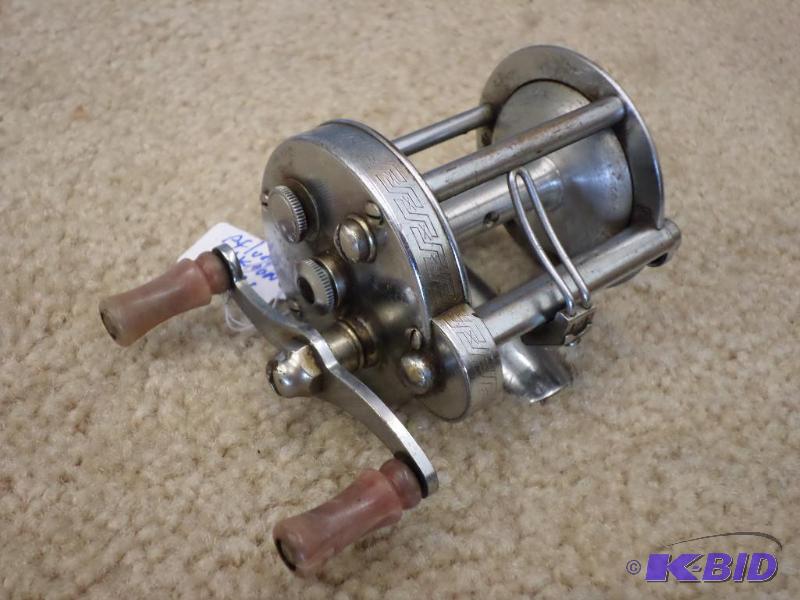 lot 19 image: Pflueger Akron 1893L Reel...
