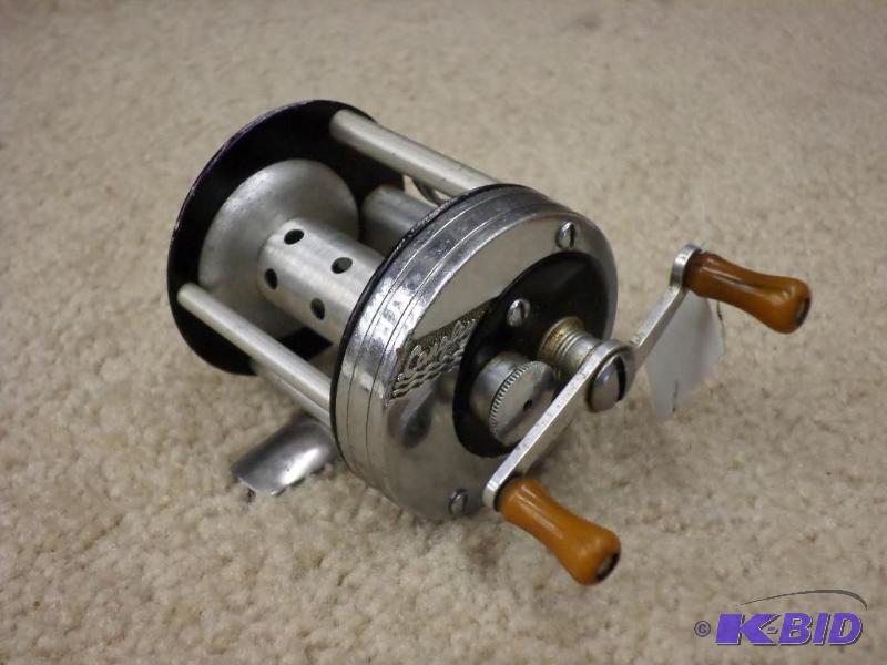 lot 2 image: Langley Deluxe Lakecast 370 Reel...