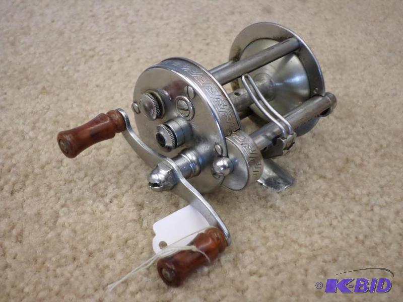 lot 20 image: Pflueger Akron 1893L Reel...