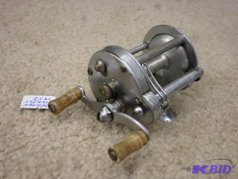 lot 23 image: Pflueger Silkast 1953 Reel...