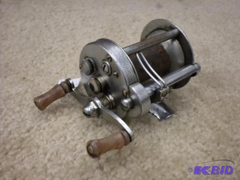 lot 29 image: Pflueger Akron 1893L Reel...
