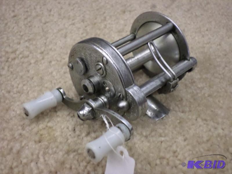 lot 37 image: Pflueger Summit 1993L Reel...