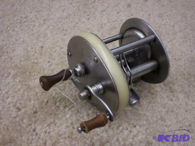 lot 63 image: Shakespeare Ideal 1990FJ Reel...