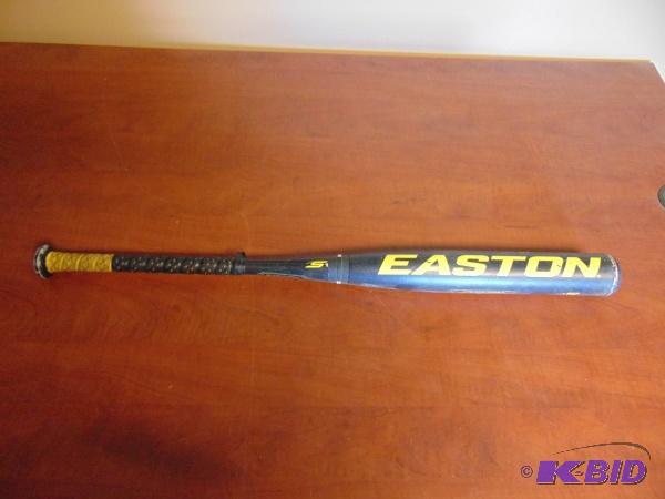 Easton Aluminum Bat   30&quot and 18&nbspoz...
