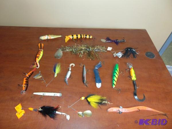 (17) Large Musky Lures   All appear to be in ...
