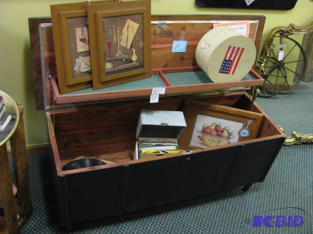 vintage black lane cedar chest in great condi...