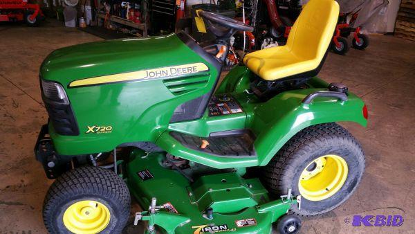 lot 1 image: 2007 John Deere X720
