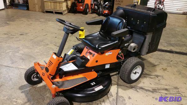 lot 12 image: 2005 Ariens RER