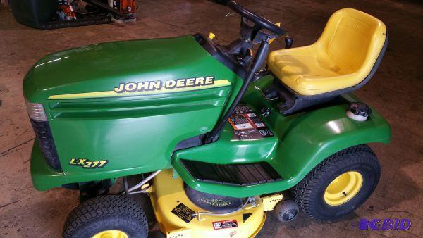 lot 3 image: 1999 John Deere LX277