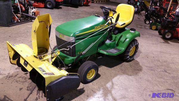 lot 4 image: 2003 John Deere LX277