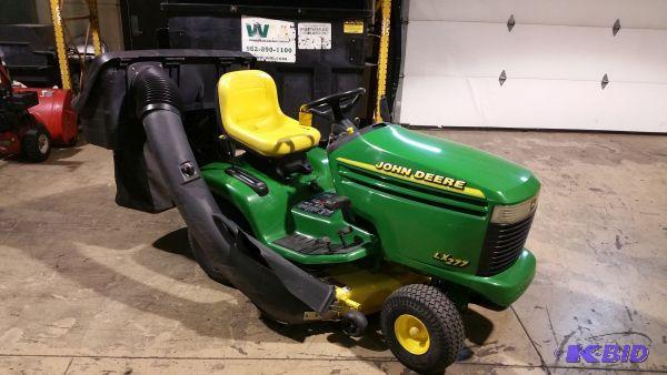 lot 5 image: 2001 John Deere LX277