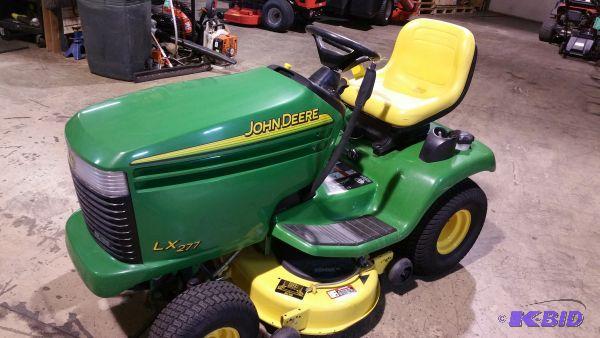 lot 7 image: 2003 John Deere LX277