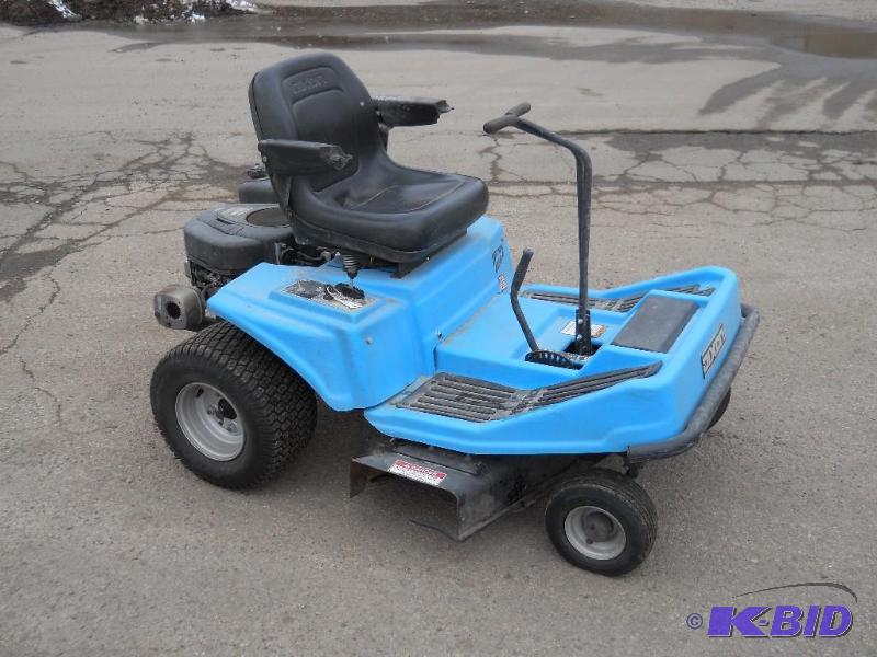 Dixon Zeeter Classic Zero Turn Lawn Mower. 42