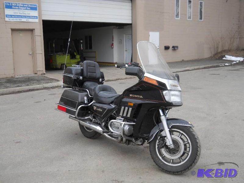 1984 Honda Goldwing GL 1200. Starts, Runs and Drives. Ride it Home.