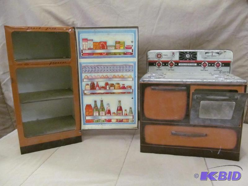 Toy stove and refrigerator