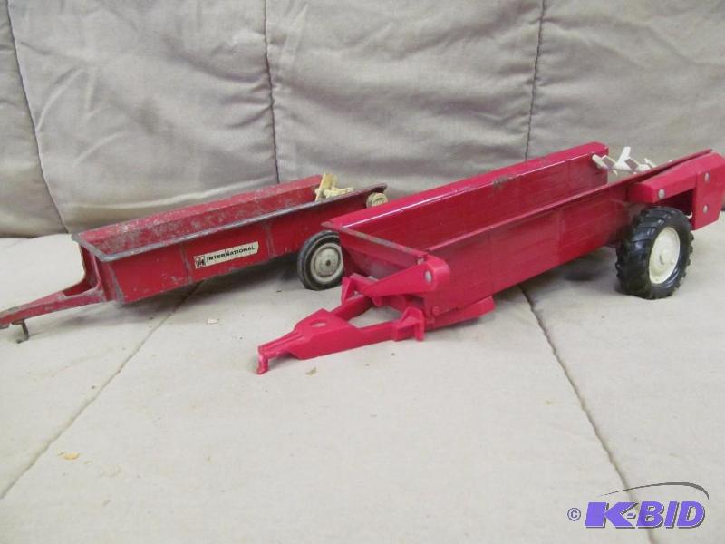 Manure spreaders