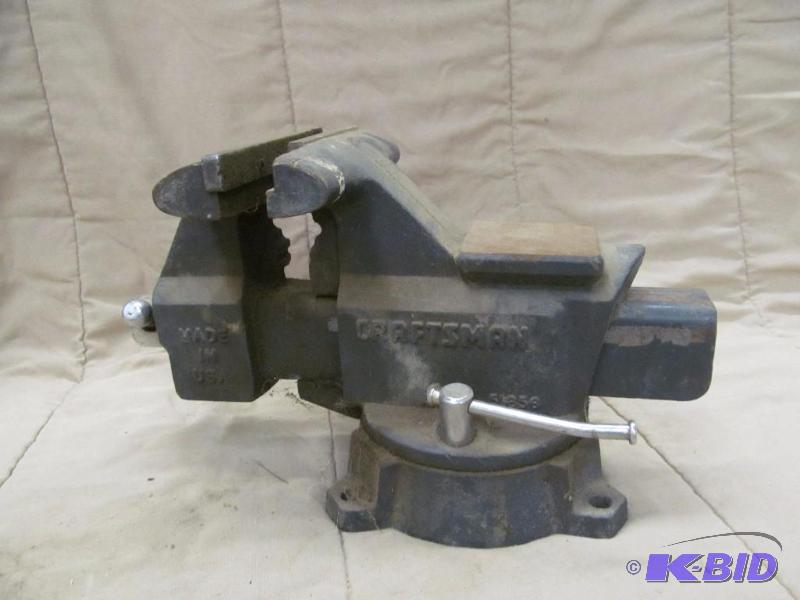 Bench vise