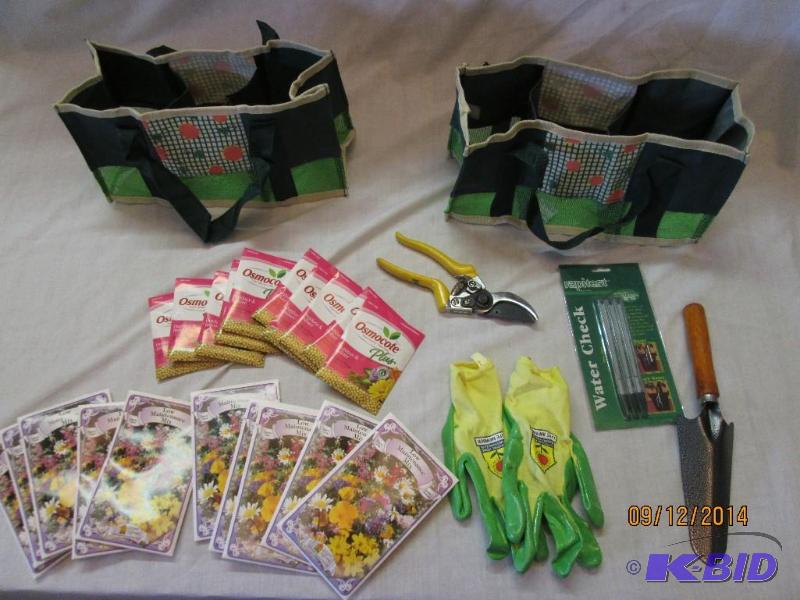 Gardening Beginers Lot - 2 Tools Bags - Trowe...