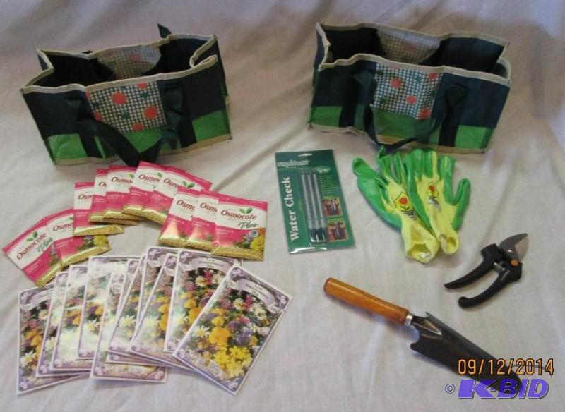 Gardening Beginers Lot - 2 Tools Bags - Trowe...