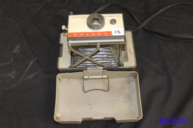 lot 15 image: Vintage Polaroid Land Camera