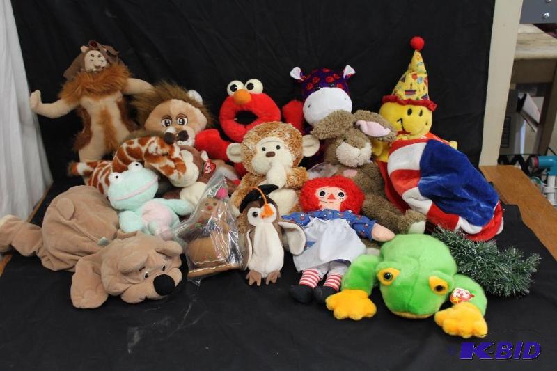 lot 153 image: All the Stuffed Animals, TWO Full Shelves&nbs...