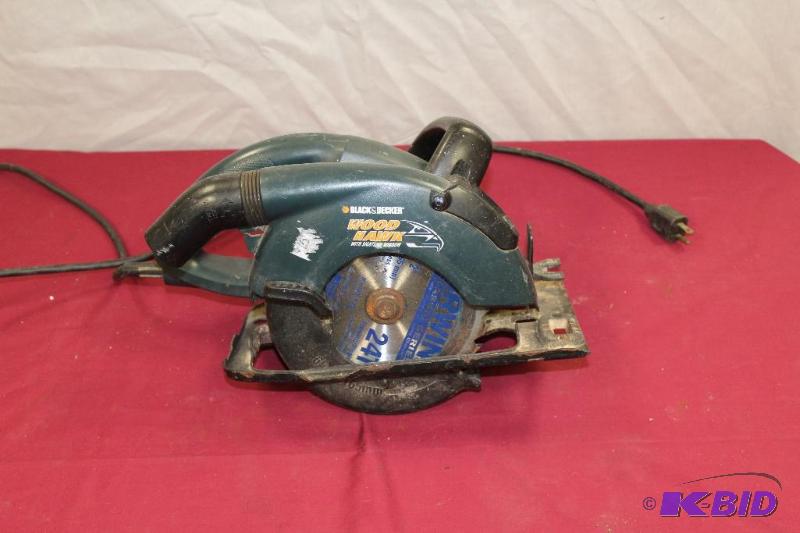 lot 171 image: Black and Decker Circular Saw  Tested and Wor...