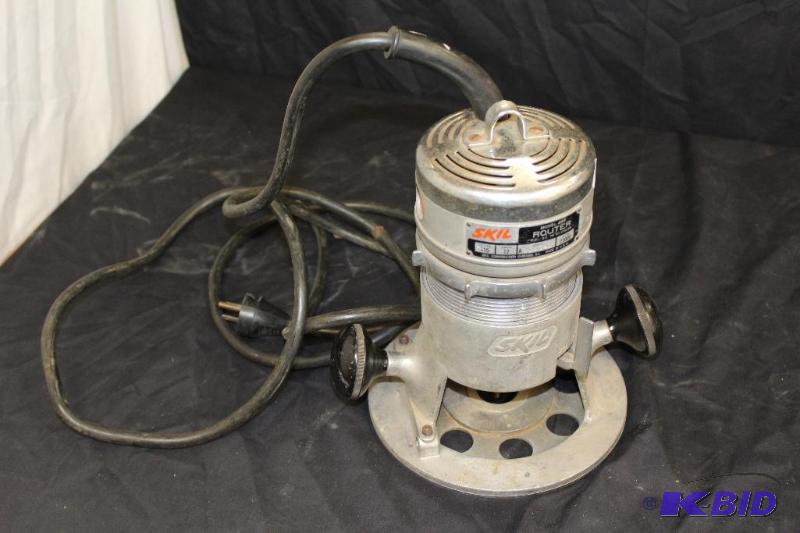 lot 178 image: Skil&nbsp12 Amp Model 299 Router  Tested and...