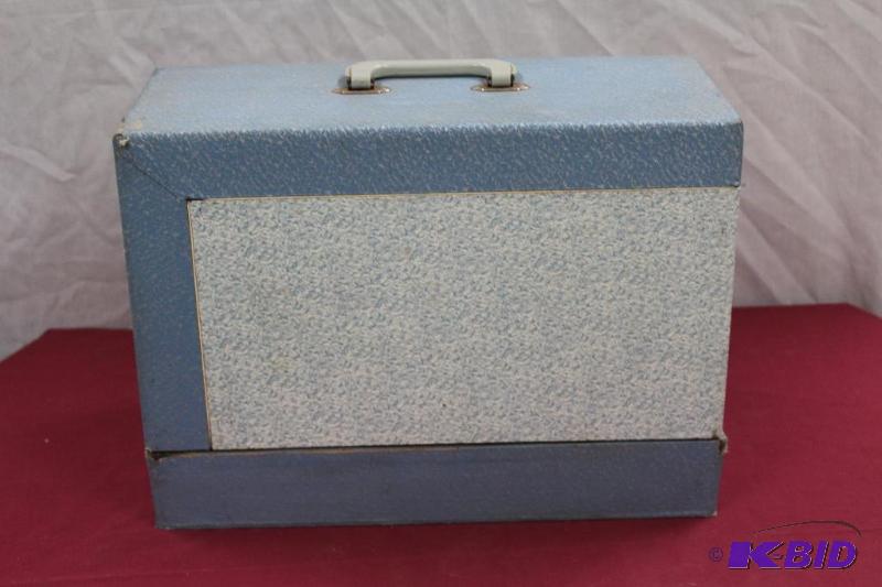 lot 182 image: Vintage Universal De Luxe&nbspSewing Machine...
