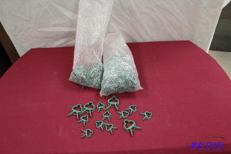 lot 206 image: 2 Bags of Clips ...