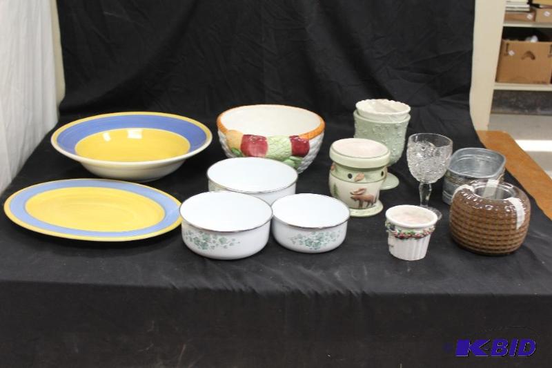lot 221 image: Kitchenwares ...